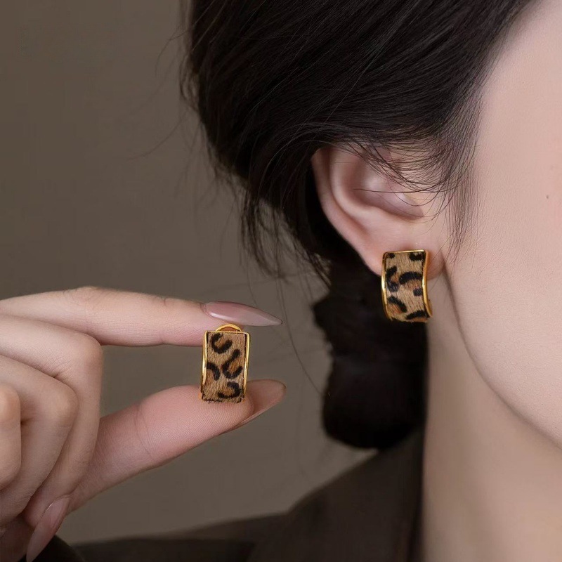 Vintage Fashion Illustrations - Anting Gantung Wanita Model C Berbahan