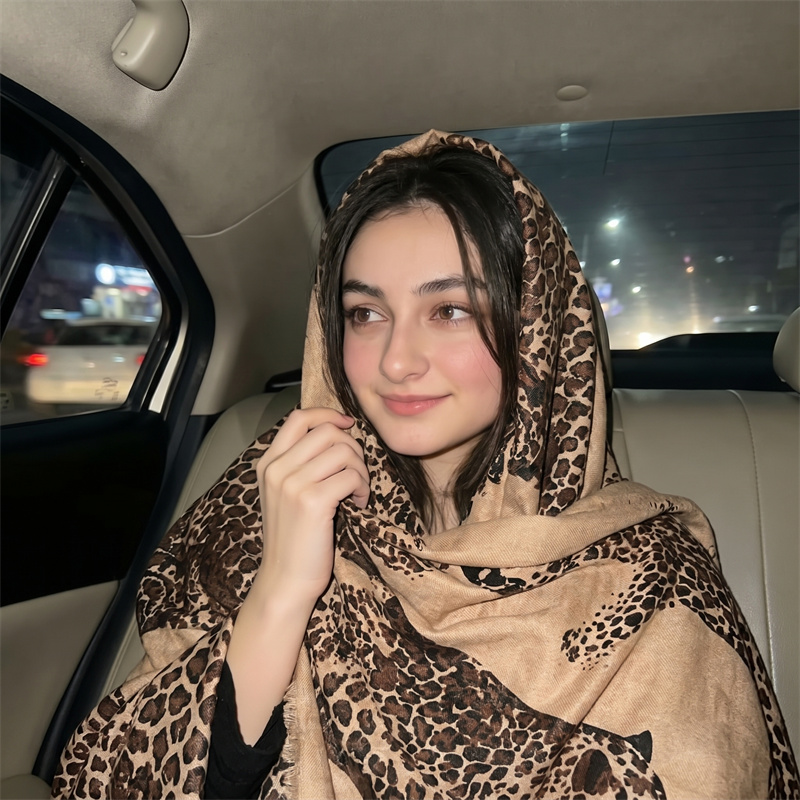 Hijab dan kerudung motif leopa - Vintage Fashion Prints ulasan dan harga
