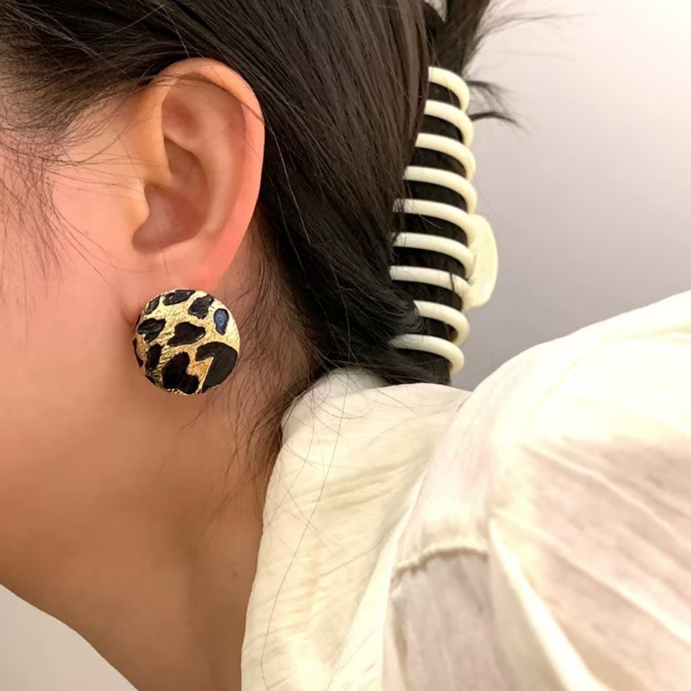 Anting Kancing Bulat Pola Ceta - Vintage Fashion Illustrations ulasan dan harga