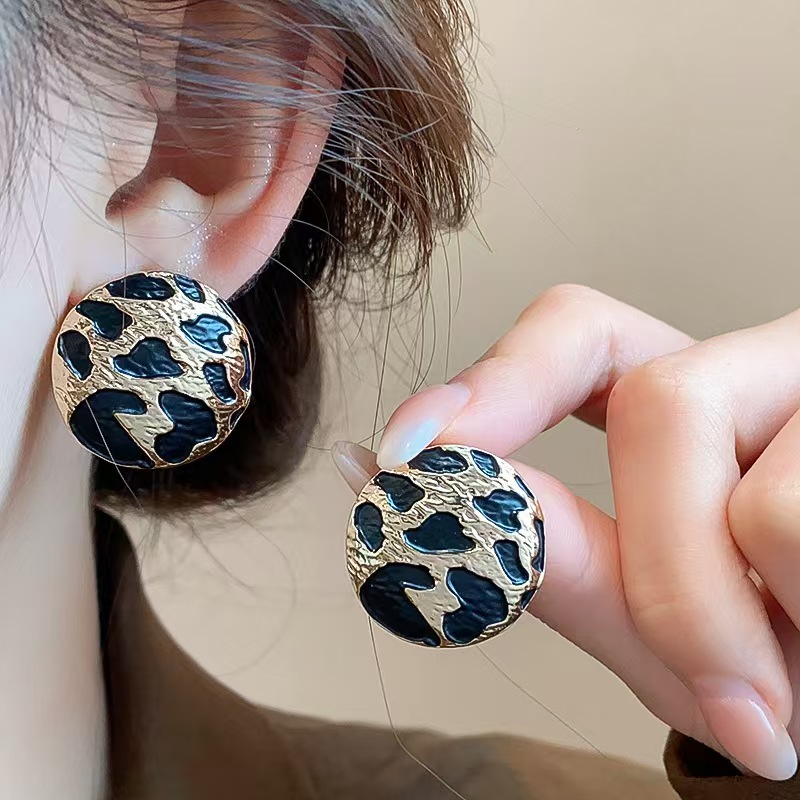 Anting Kancing Bulat Pola Ceta - Vintage Fashion Illustrations ulasan dan harga