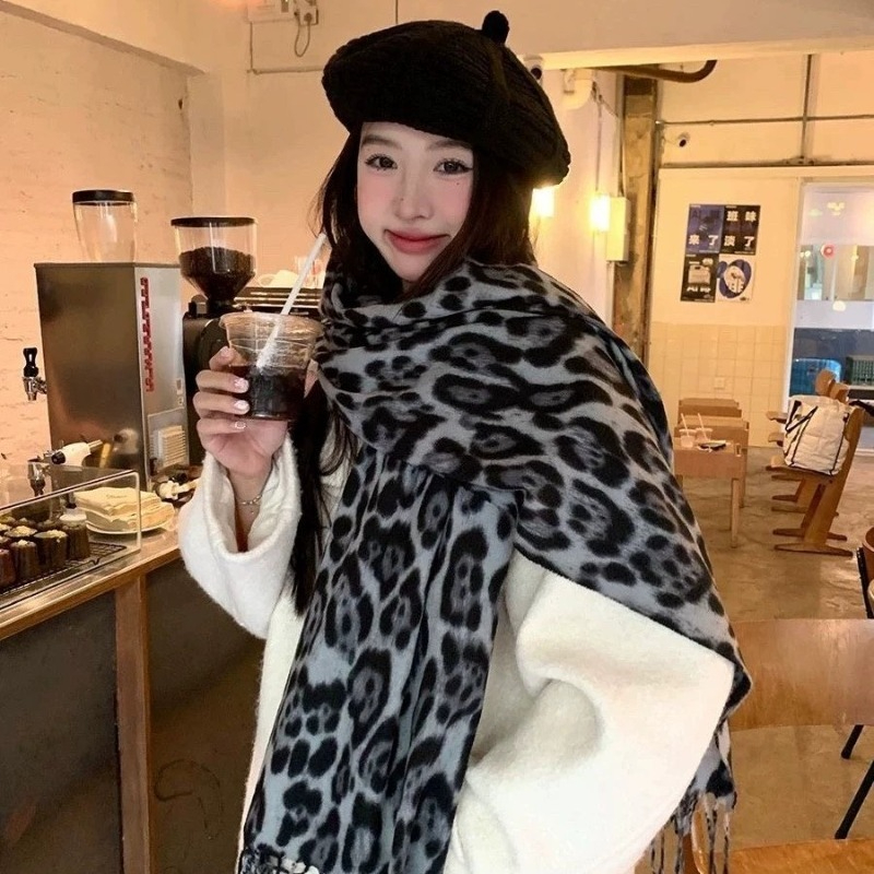 Syal Pola Leopard Sutra Retro  - Vintage Fashion Patterns ulasan dan harga