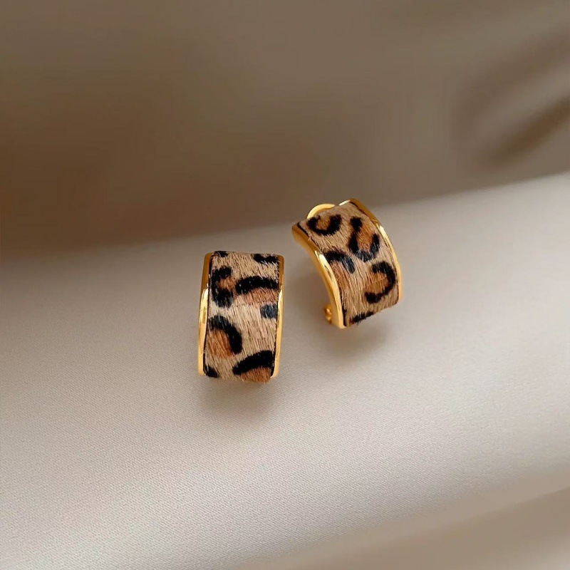 Anting Gantung Wanita Model C  - Vintage Fashion Illustrations ulasan dan harga