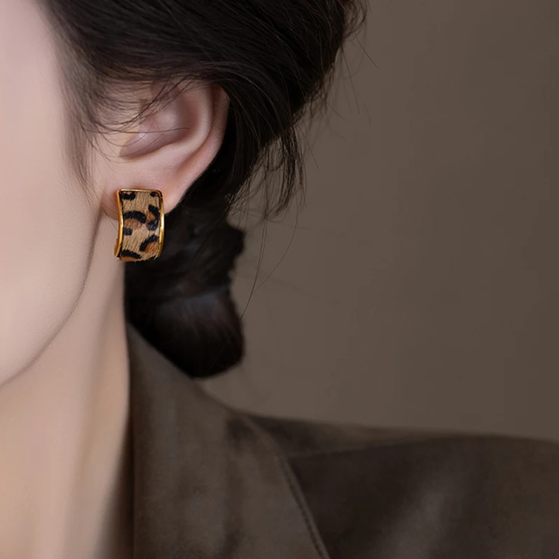 Anting Gantung Wanita Model C  - Vintage Fashion Illustrations ulasan dan harga