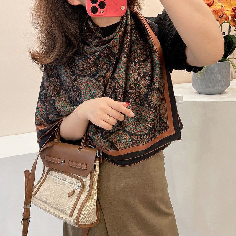 Syal Persegi Motif Paisley Vin - Vintage Fashion Patterns ulasan dan harga
